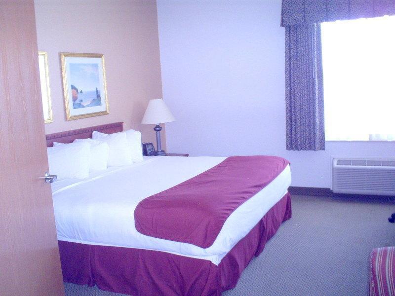 Baymont By Wyndham Plymouth Hotel Exterior photo